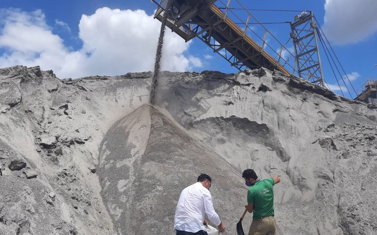 Agricultura em Arapiraca é fortalecida com o pó de pedra