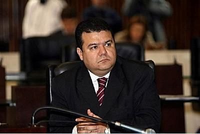 Projeto do deputado Edson Praczyk (PR) prevê multa de R$ 5 mil