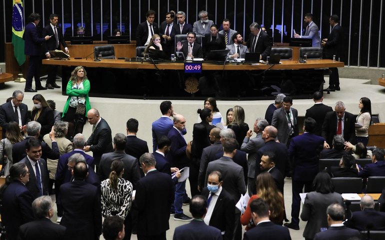 Câmara aprova urgência para projeto que corta subsídios tributários