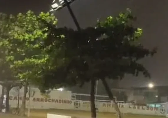 Maceió tem noite de ventos fortes e chuvas intensas