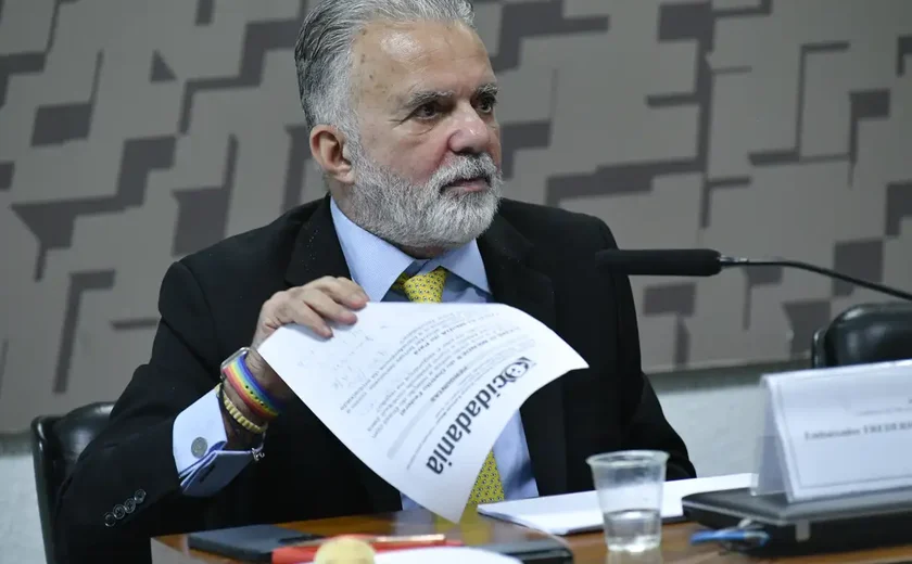 Embaixador do Brasil em Israel volta hoje a Brasília após ser chamado por Lula