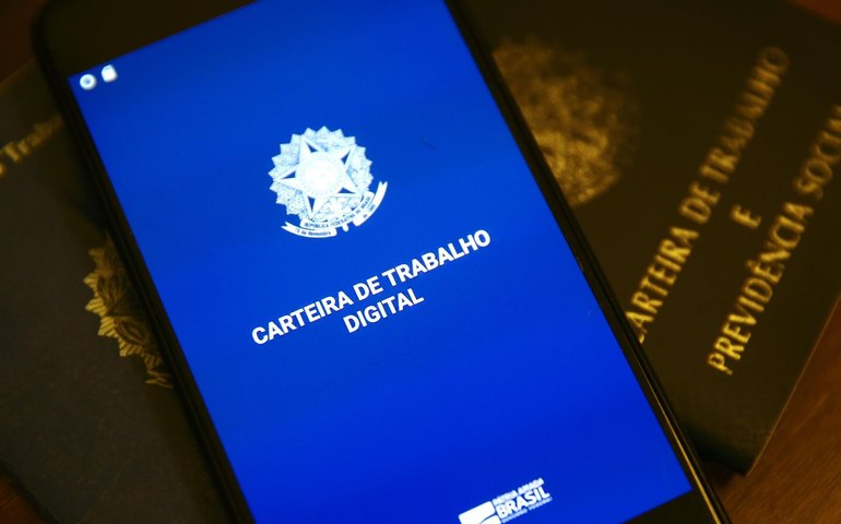 Brasil criou mais de 1,2 milhão de empregos com carteira assinada no primeiro semestre