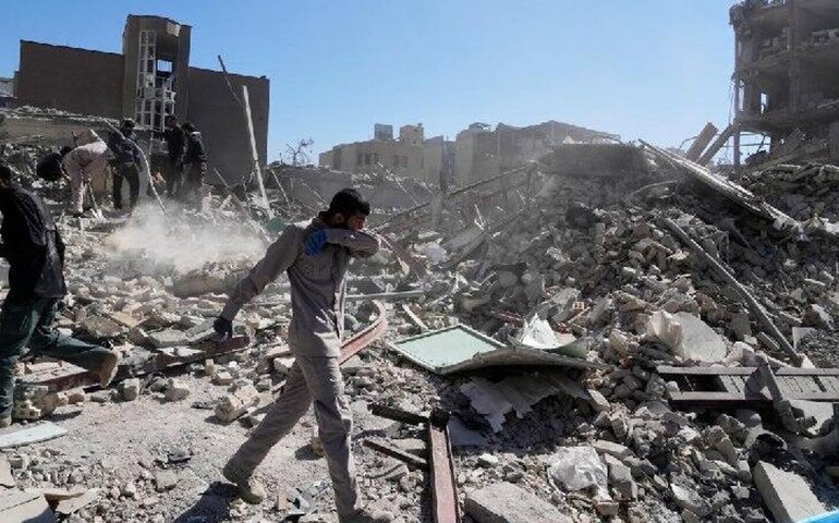 Conflito no Irã já deixou mais de mil mortos, aponta agência