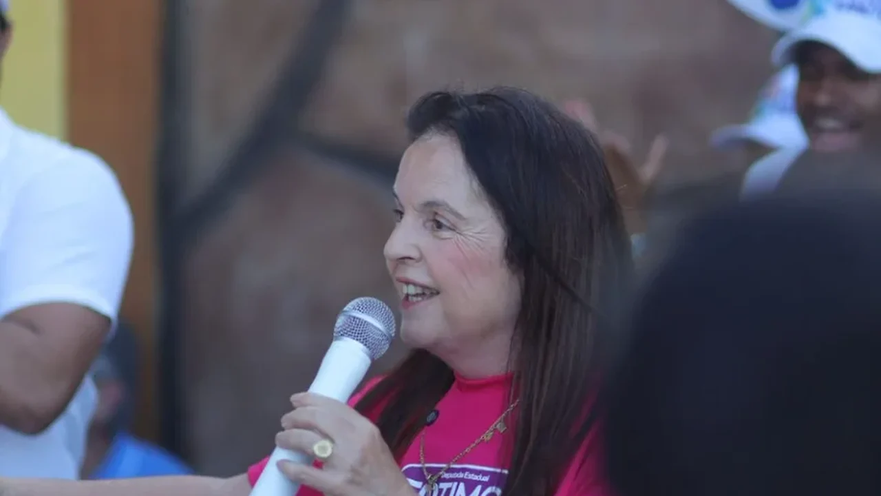 Fátima Canuto celebra sanção de lei de sua autoria que cria Escola de Tecnologia e Inteligência Artificial para jovens de Alagoas