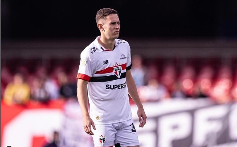 Patryck fratura clavícula após queda em clássico com o Palmeiras e continua internado