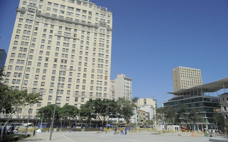 Prefeitura do Rio assina a compra do histórico edifício A Noite