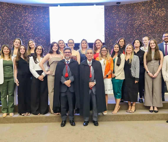 Seção Especializada Cível homenageia Orlando Rocha e Elisabeth Carvalho; desembargadora não pôde comparecer à sessão