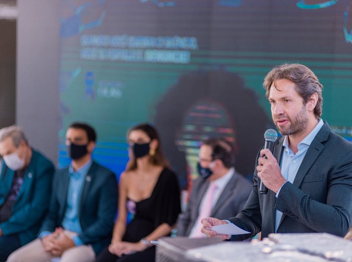 Pedro Vilela reafirma compromisso com políticas públicas para as mulheres