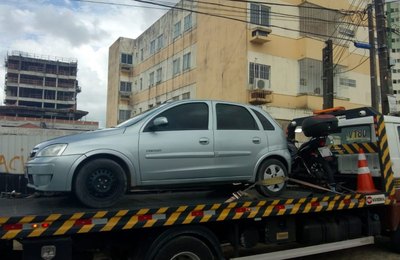 Veículos são removidos pela SMTT por estacionamento irregular em Maceió