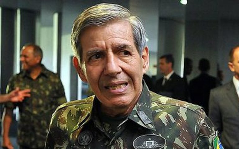 Ministros militares agora negociam com o Centrão