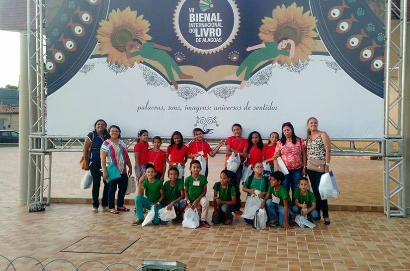 Estudantes de escolas públicas de Pilar participam da bienal do livro
