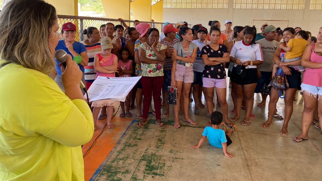 Em visita a povoados, Prefeitura de Traipu entrega cestas básicas, acompanha andamento de obras e anuncia pavimentação