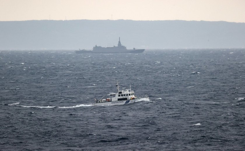 Japão busca destroços de aeronave americana no fundo do mar