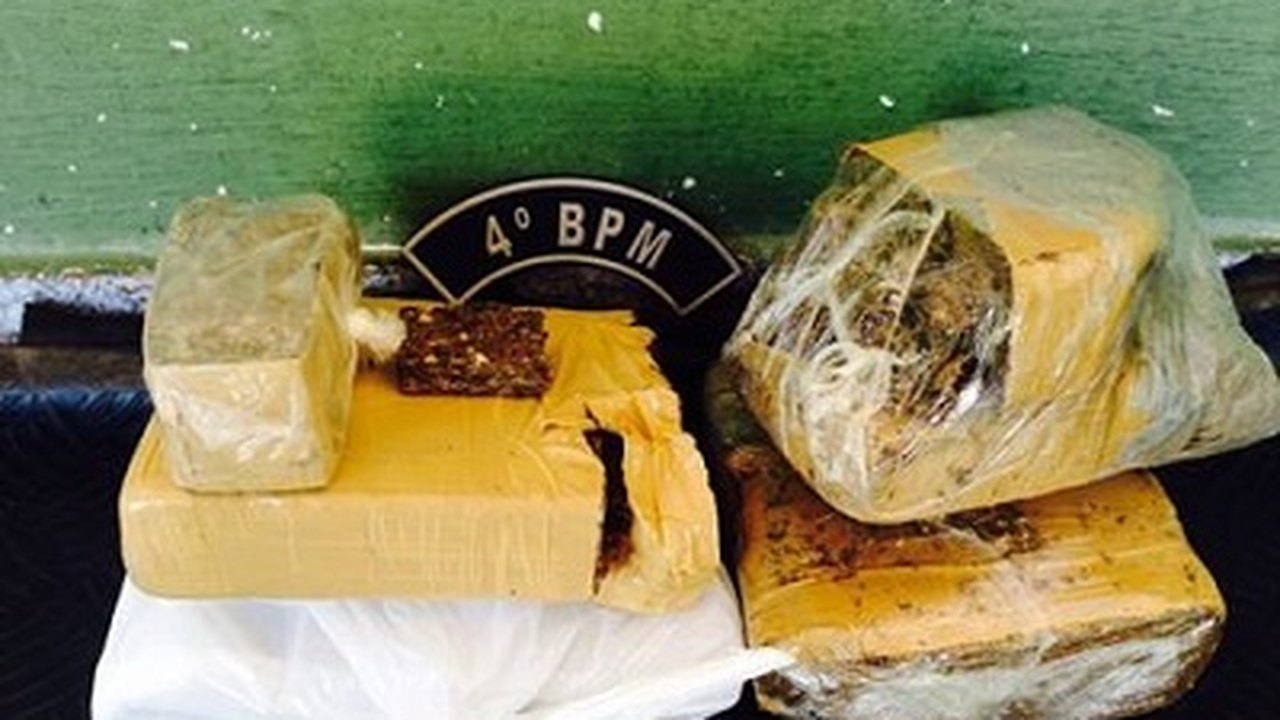 PM detém dupla transportando aproximadamente 2 Kg de maconha em Maceió