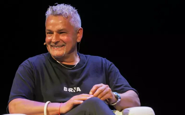 Baggio desembarca no Rio para 'Partida do Coração' no Maracanã