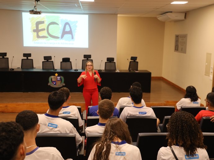 Ministério Público de Alagoas recebe mais uma turma de estudantes para falar sobre cidadania