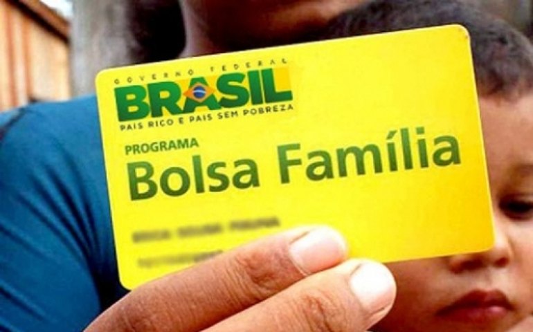 Bolsa Família ficará fora do teto por 2 anos na PEC, diz relator do Orçamento