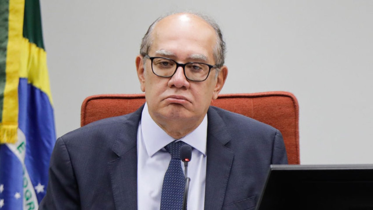 Após críticas à Presidência, Gilmar homenageia Fachin por 11 anos no STF