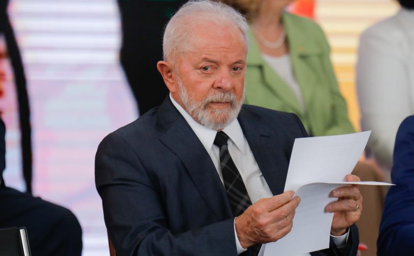 Em evento com Lula sobre indígenas, ministra mostra slide do petista com premiê da Índia