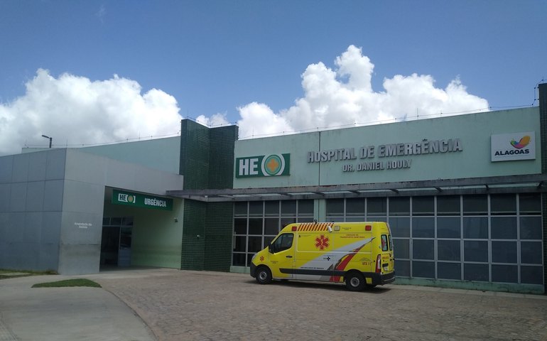 Estudante baleado em escola de Igaci está estável após cirurgia de quatro horas