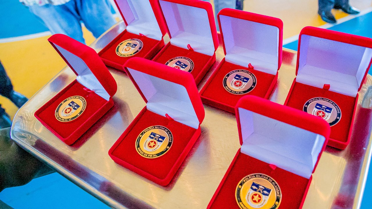 PM-AL promove solenidade de Continência de Ouro e outorga de medalhas