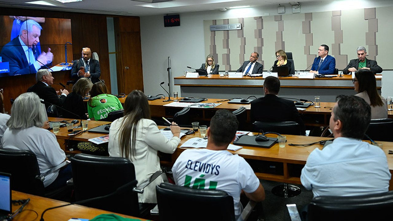Debatedores pedem liberação de medicamento para distrofia muscular