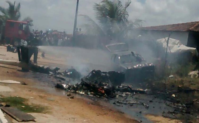 Helicóptero da Polícia Militar cai em Maceió e mata todos os tripulantes