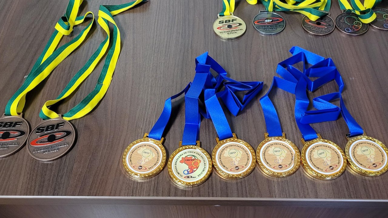 Cinquenta estudantes da rede estadual recebem medalha da Olimpíada Brasileira de Física das Escolas Públicas