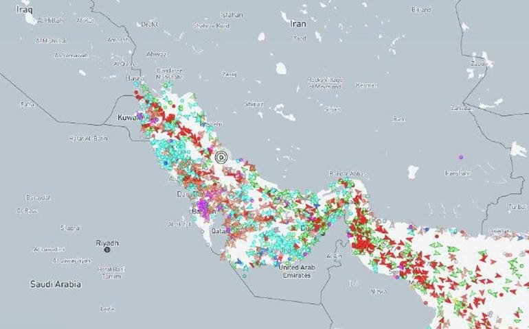 Tráfego no estreito de Ormuz segue normal, apesar das alegações de bloqueio