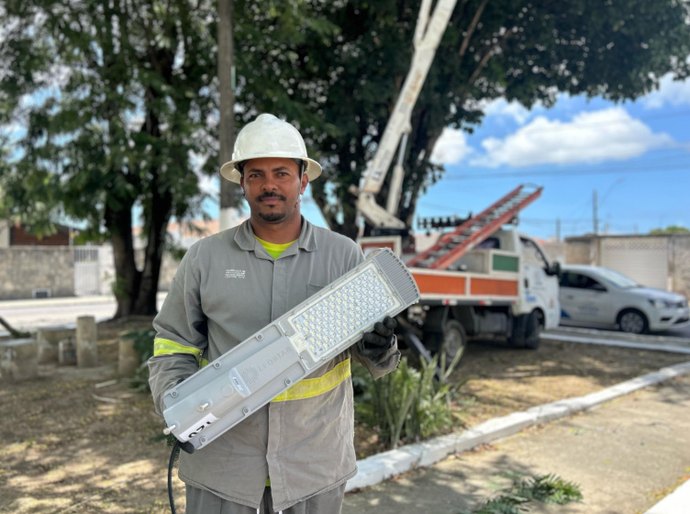 Obra de iluminação 100% LED no Conjunto Inocoop chega à reta final