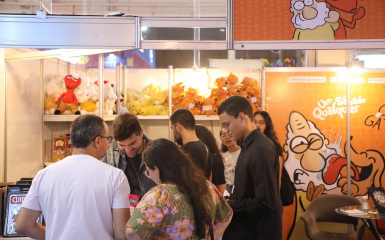 Carlos Ruas estreia na Bienal Internacional do Livro de Alagoas