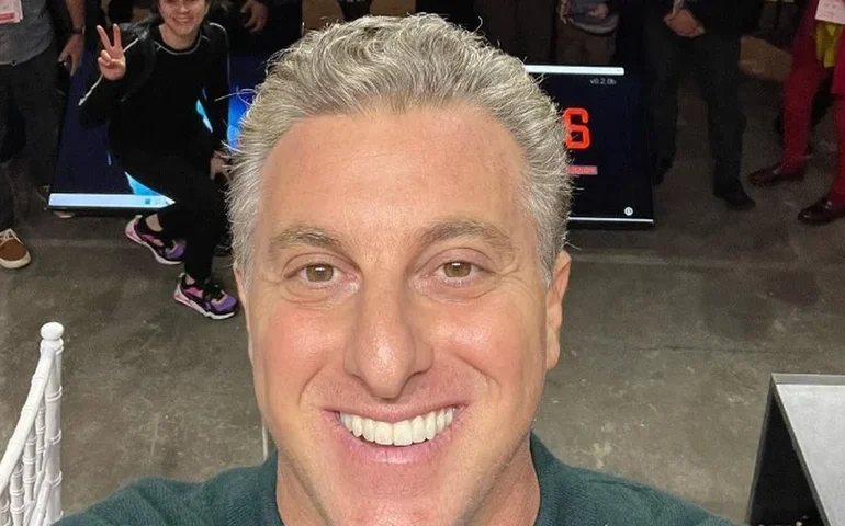 Luciano Huck resgata críticas de FHC ao Congresso e defende mudança no sistema político