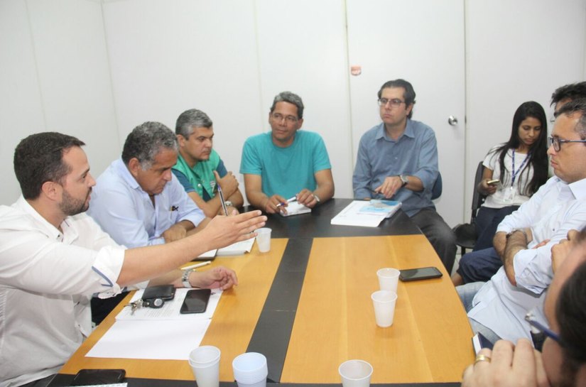 Arapiraca e Casal firmam acordo para fechar obras abertas nas ruas