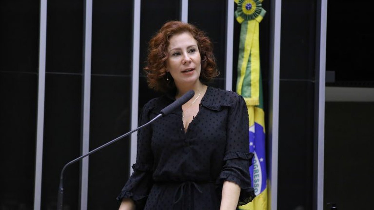 AGU protocola defesa do Brasil em segundo pedido de extradição de Carla Zambelli