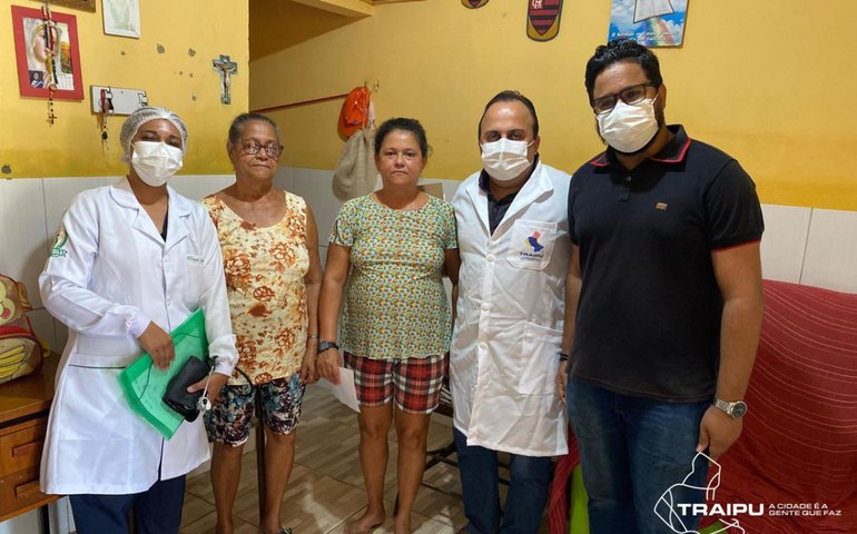 Idosos recebem atendimento médico domiciliar em Traipu