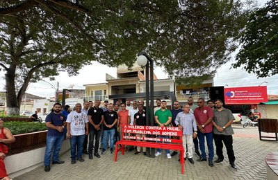 Traipu inaugura Banco Vermelho em ação de conscientização sobre violência contra a mulher