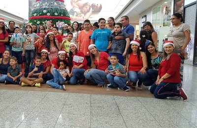 Crianças do Espaço Trate, em Arapiraca, ganham dia de diversão em alusão ao Natal