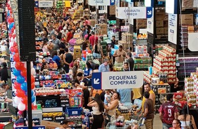 Dia J do Jomart Atacarejo movimenta o comércio do Agreste nesta quarta-feira