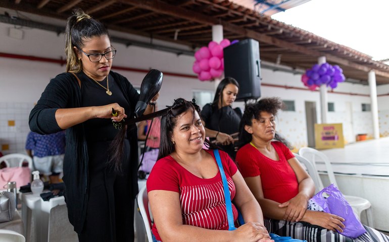 Prefeitura leva serviços de saúde, cidadania e emprego ao bairro do Vergel