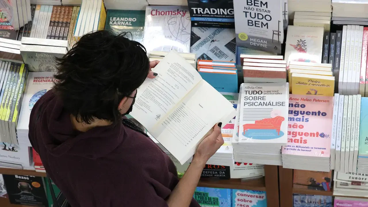 Dia Nacional do Livro: entre o hábito de leitura em queda e a força das novas gerações