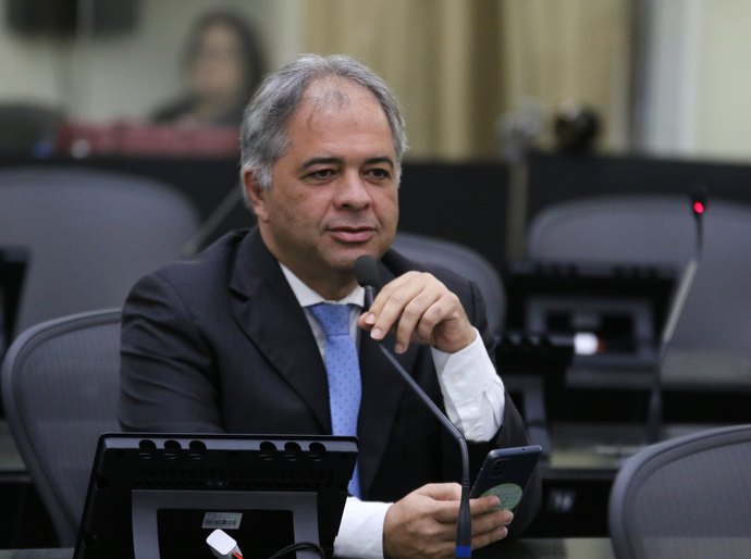 Silvio Camelo alerta sobre proliferação de caramujos africanos em Maceió