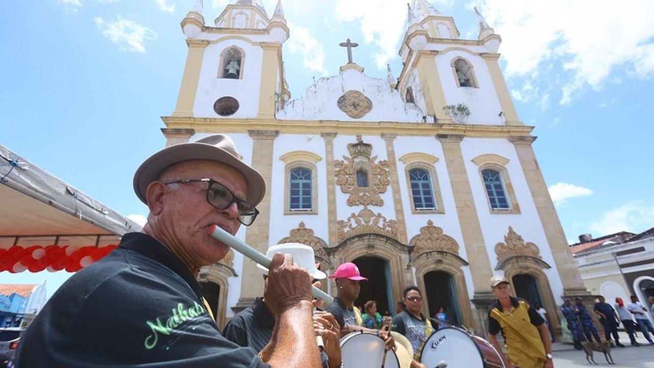 Programação cultural da festa de Bom Jesus de Penedo inclui folguedos, grupos e artistas da região