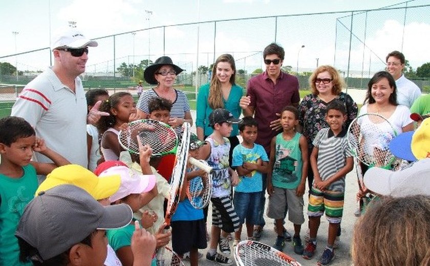 Primeira dama do Estado visita projeto de inclusão social pelo esporte