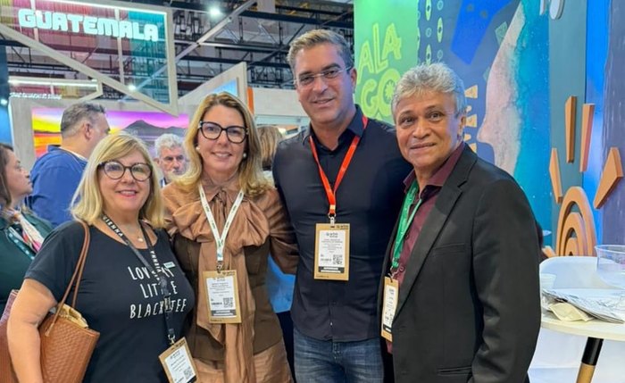 Prefeito Daniel Vasconcelos e a secretária municipal de Turismo, Isabella Laranjeiras, participaram do evento