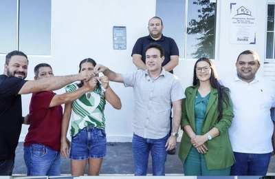 Prefeito Jorge Galvão entrega a 23ª moradia do programa Minha Casa, Lar de Gente Feliz, em Jundiá