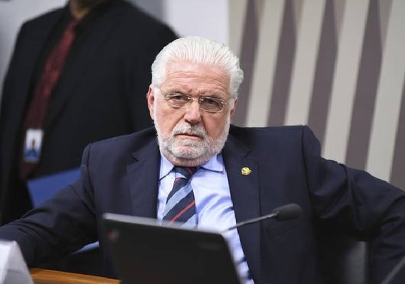 Jaques Wagner defende que militares tenham que ir para reserva se quiserem disputar eleições