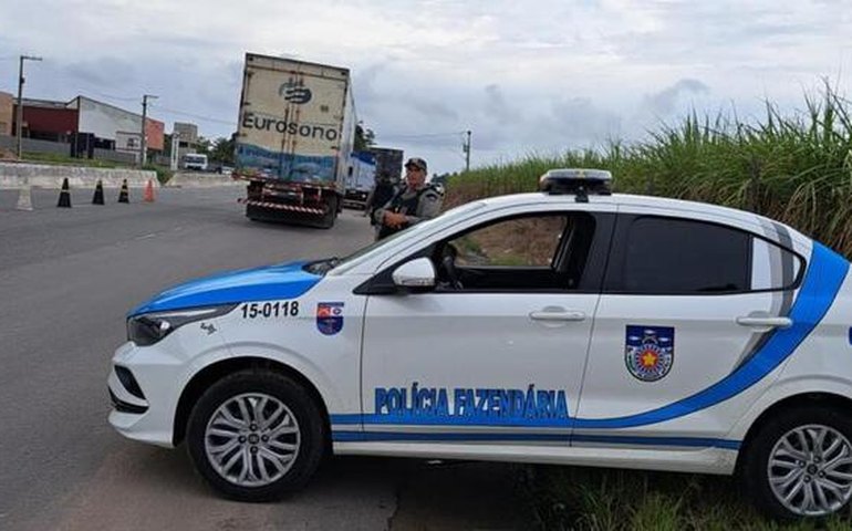 Operação integrada fiscaliza caminhões de cargas no interior de Alagoas