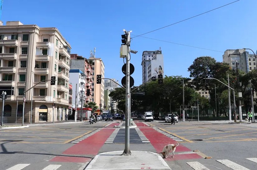 Cai à metade proporção de brasileiros que vivem em ruas sem calçada