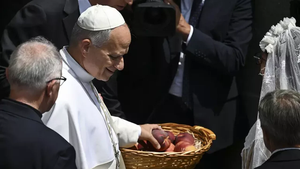Papa deixa Palácio Apostólico de Castel Gandolfo e volta ao Vaticano
