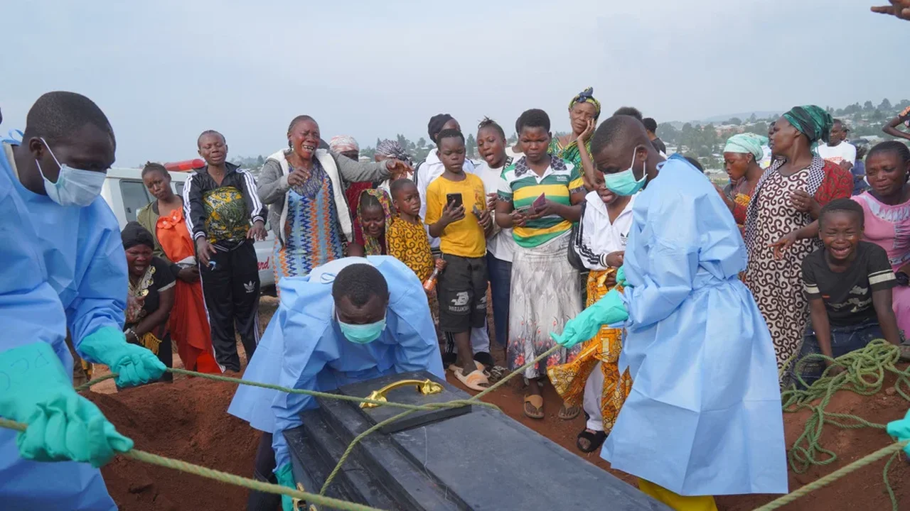 OMS afirma que o surto de Ebola no Congo está a caminho de superar o mais mortal da história.